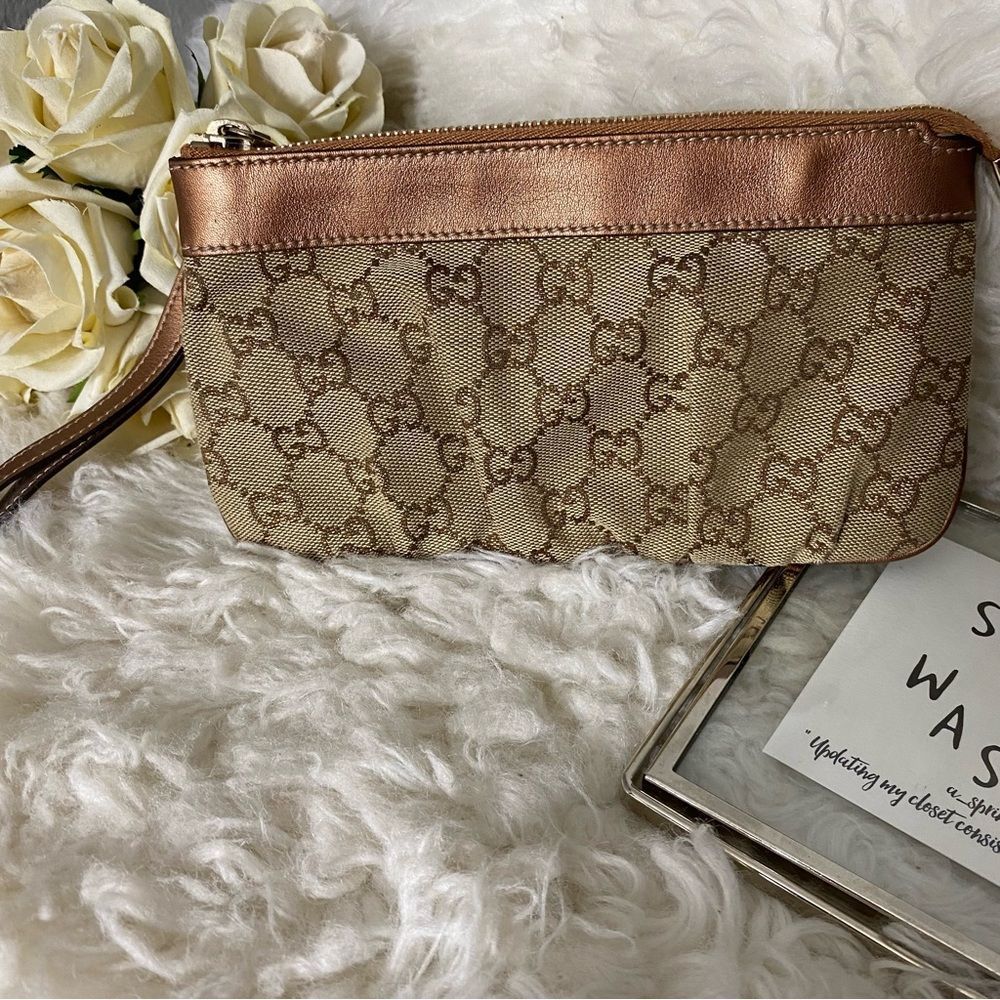 GUCCI Monogram Hearts Rose Gold Metallic Wristlet